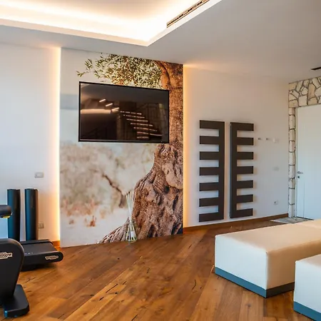 Infinity By Luxury Garda With View, Spa, Pool, Gym Villa